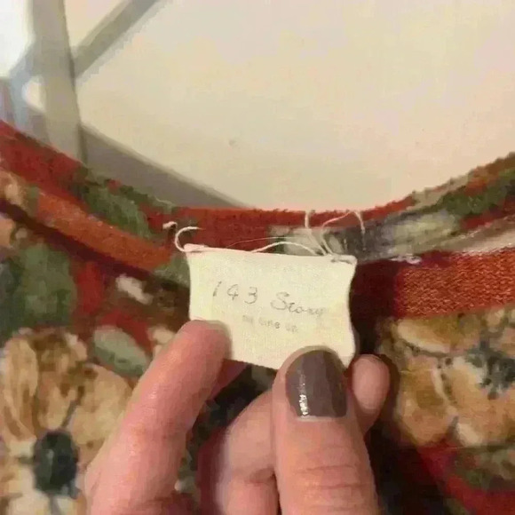 Women’s 143 Story by Line Up Floral Long Sleeve with Tiered Bell Sleeves - Picture 6 of 10